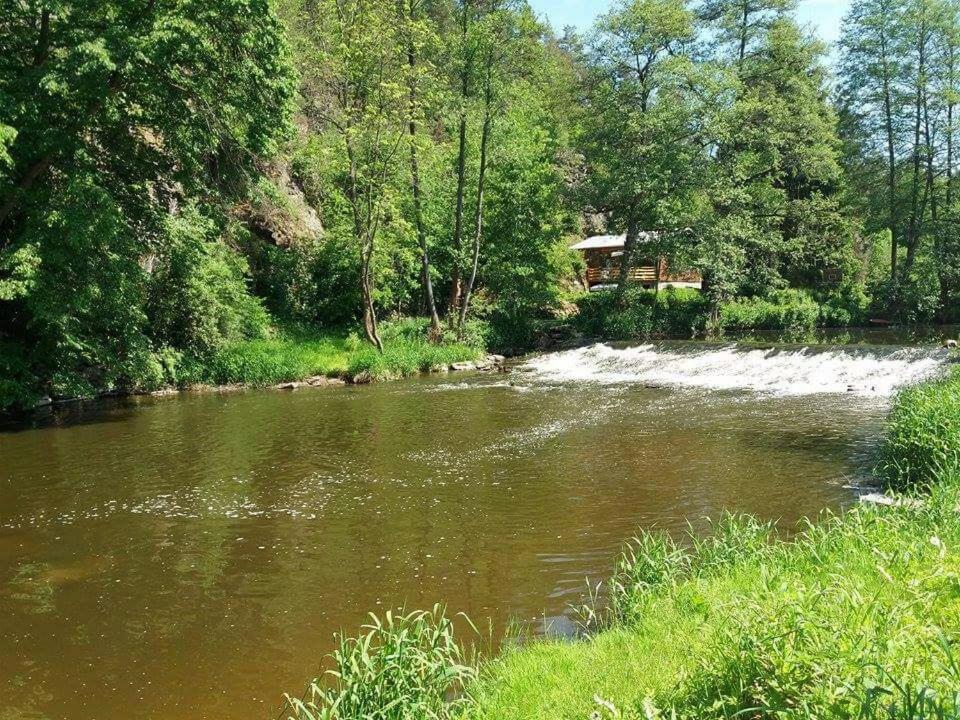 Kratochviluv Mlyn Hotel Cervena Lhota  Buitenkant foto